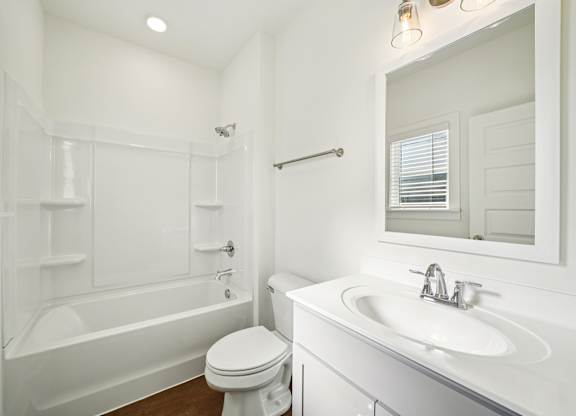 Bathroom with large tub Evergreen floor plan at Turnberry Park Apartments in Gardendale, AL