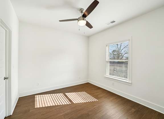 Bedroom of Evergreen floor plan at Turnberry Park Apartments in  Gardendale, AL
