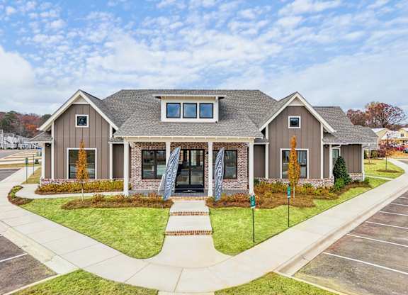 Front entrance of Turnberry Park Leasing Office