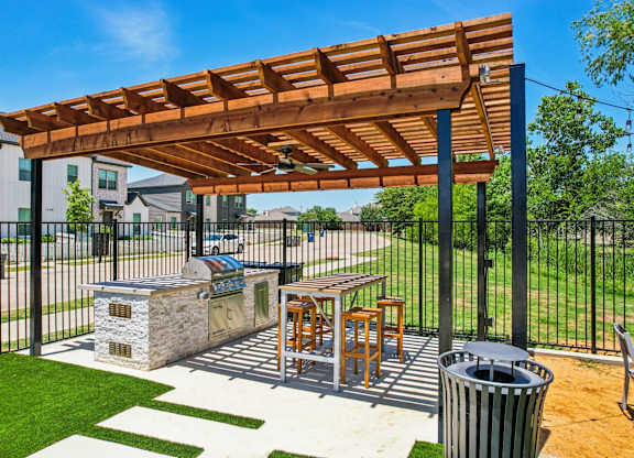Community grilling area at Townhomes at Princeton Meadows, Princeton townhomes