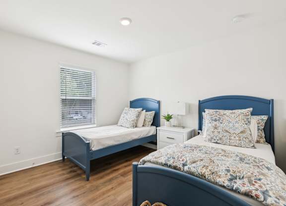 A bedroom with a bed and a daybed.