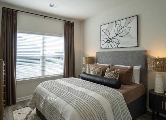 Secondary bedroom with queen size bed