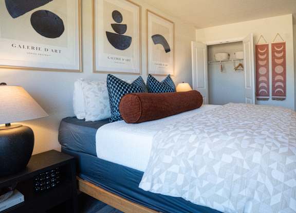 Secondary bedroom with queen size bed