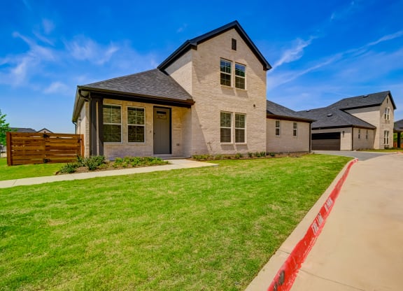 Home for lease in Willow Park with large yard