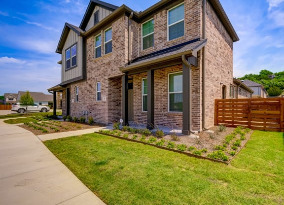 Home for lease in willow park with large back yard
