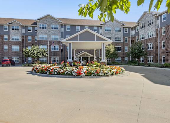 A large building with a courtyard in front of it.