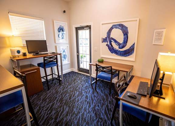 Need to look something up? Stop by our 24 hour business center.