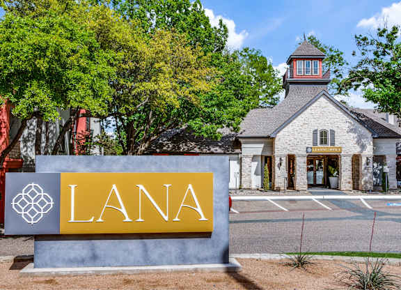 Exterior view of The Lana, Dallas apartments