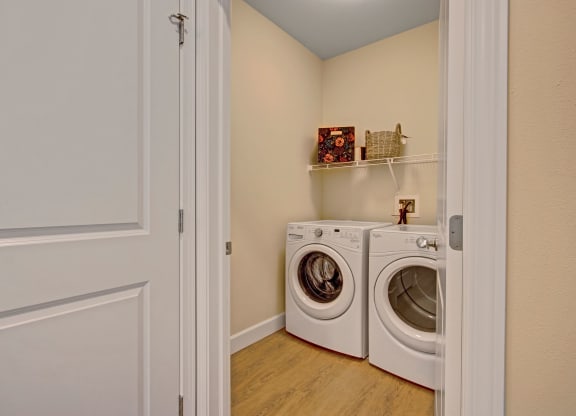 Ritz Classic 2 Bedroom With Full-Size Washer and Dryer