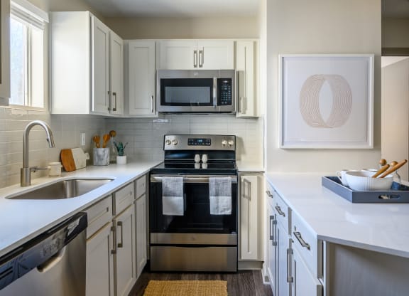 Retreat at McAlpine Creek - Kitchen