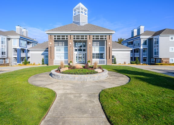 Retreat at McAlpine Creek - Fountain
