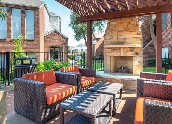 Lakewood on the Trail outdoor entertainment area with fireplace Dallas Apartments