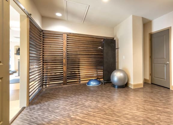 Lakewood on the Trail fitness studio with equipment Apartment near DFW