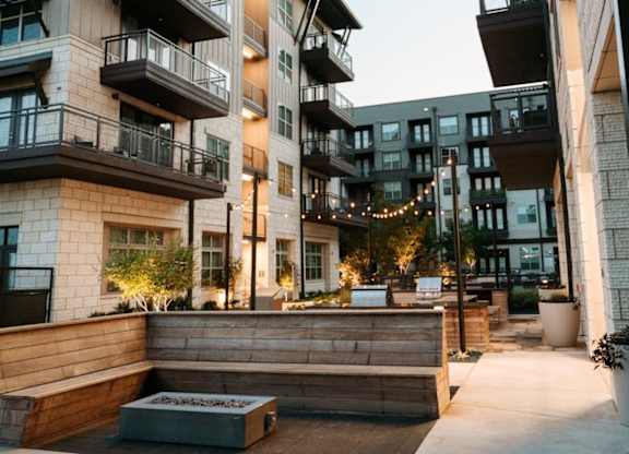a fire pit in the middle of an apartment complex