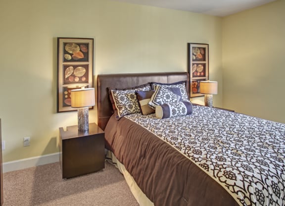 a bedroom with a large bed and two night stands with lamps