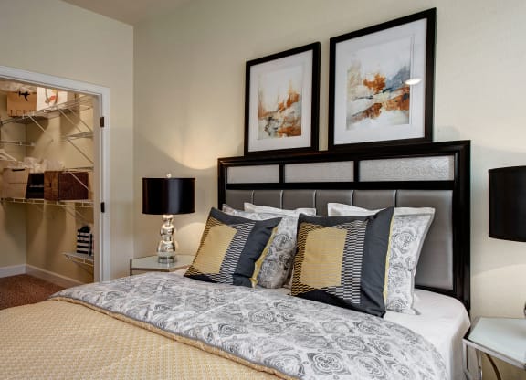 La Bella Vita Bedroom And Closet Apartments in Colorado Springs, CO