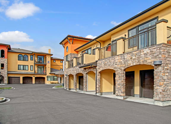La Bella Vita Side View Apartments in Colorado Springs, CO
