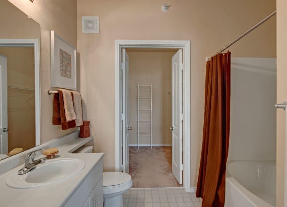 Stoneleigh Bathroom with Walk in Closet