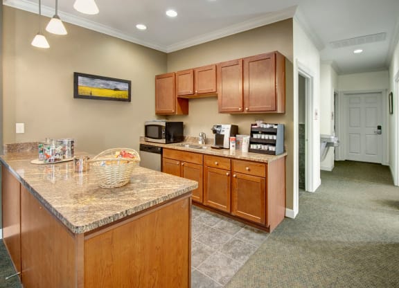Prairie Pines Resident Lounge Apartments for Rent in Williston, ND