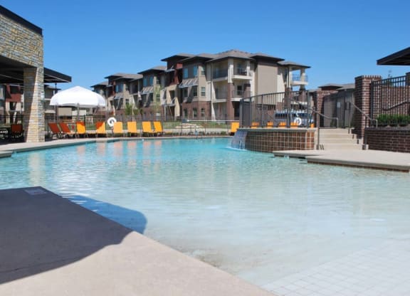 98 Apartments Pool