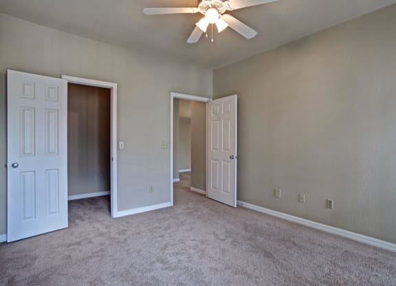 Lincoln Villas on Memorial Bedroom