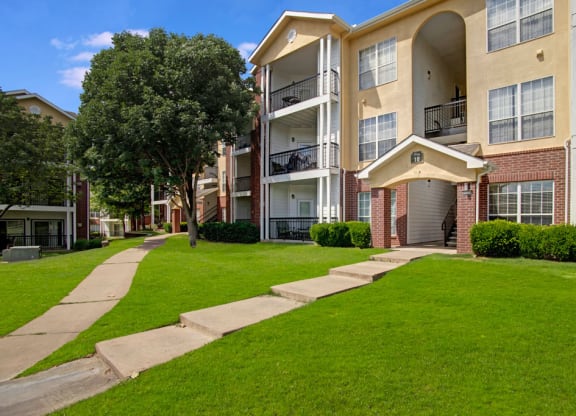Lincoln Villas on Memorial Court Yard
