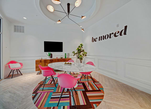 The Metropolitan Cyber Lounge