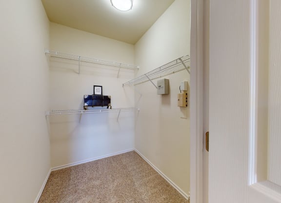 Quail Landing Walk-in Closet