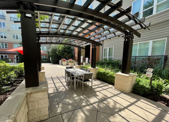 Cityplace Heights Outdoor Seating  Dallas Apartment rentals