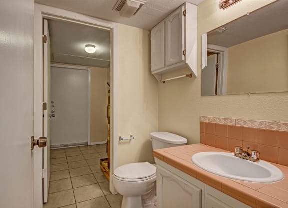 Las Colinas Bathroom Apartments near Odessa Texas
