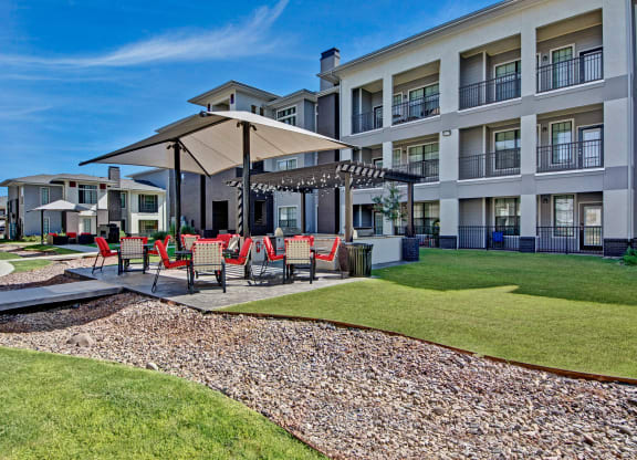 Le Mirage Apartments Outdoor Seating Midland Odessa Texas Apartments