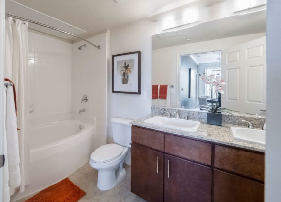 Le Mirage Apartments Bathroom Midland Odessa Texas Apartments