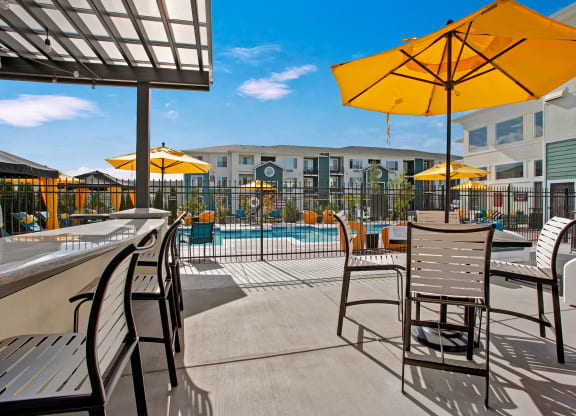600 riverside outdoor lounge Apartments in Wenatchee, WA