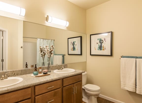 600 riverside bathroom Apartments in Wenatchee, WA