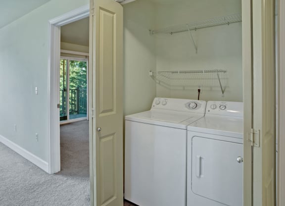 Forest Hills Estates in-unit washer and dryer Apartments in Shoreline, WA