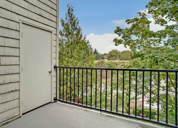 Heritage Hill Balcony and Storage Apartments in Renton, WA