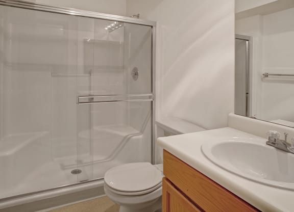Lake Park Bathroom Apartments in Everett, WA