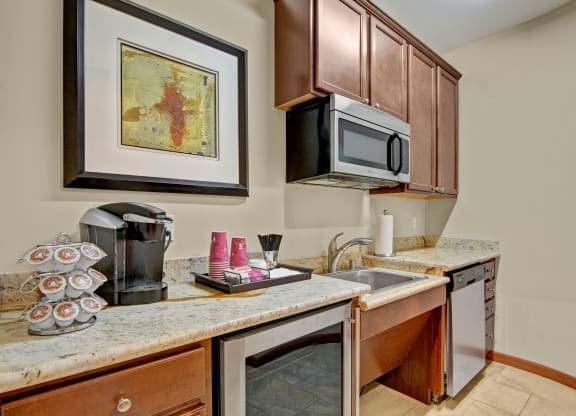 Ondine resident lounge Apartments in Kirkland, WA