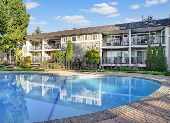 Regency Woods Pool Apartments in Renton, WA