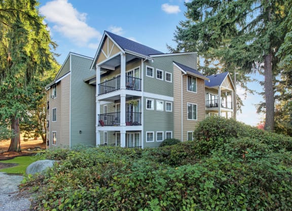 Regency Woods Exterior Apartments in Renton, WA