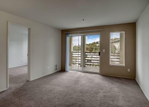 St James Tower Living Room Apartments in Seattle, WA