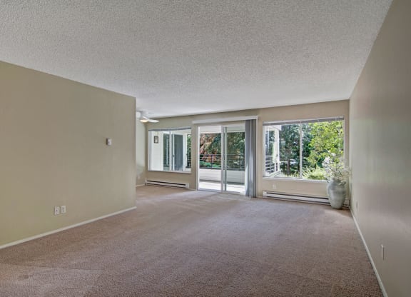 Watercrest Livingroom Apartments in Lake Forest Park, WA
