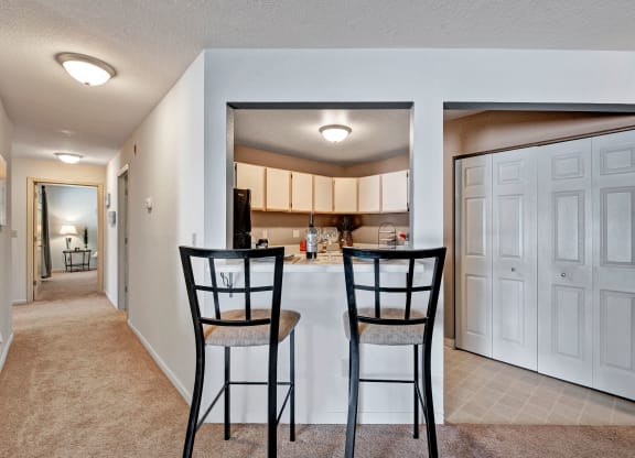 River's Cove dining area