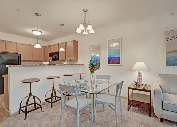 Swan Creek dining area Apartments in Fitchburg, Wisconsin