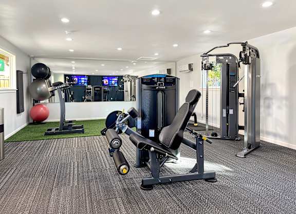the gym at Station 121 apartments