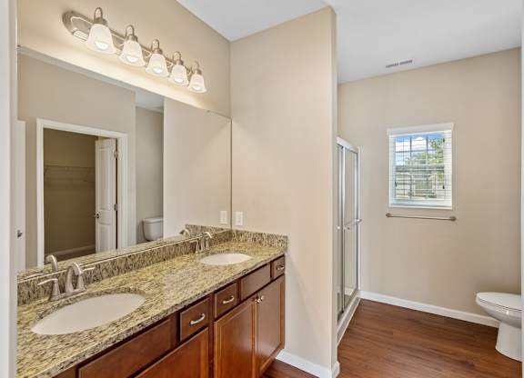 Large bathroom in an apartment for rent in Florence, KY