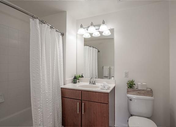 The Confluence at Norwalk Resort Style Apartments in Norwalk, CT_ Large Bathroom