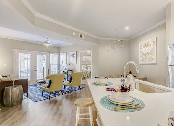 lease apartment in East Dallas, TX 