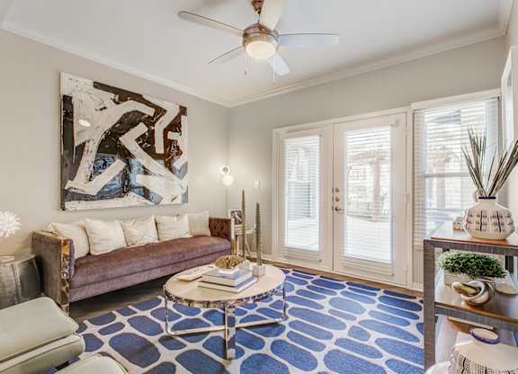 lease apartments in East Dallas 