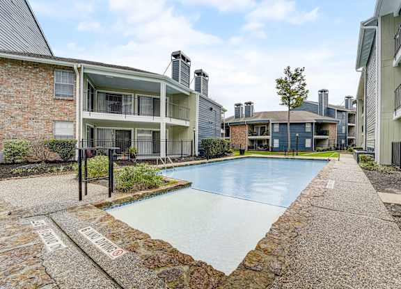 the preserve at ballantyne commons apartments swimming pool